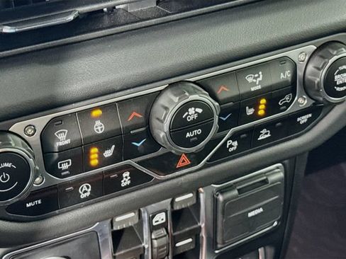 Used 2024 Jeep Wrangler Unlimited Rubicon w/ Technology Group AWD/4WD image 25