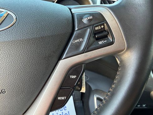 Used 2017 Hyundai Veloster FWD image 15