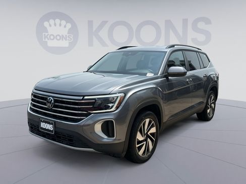 Used 2025 Volkswagen Atlas SE AWD/4WD image 1