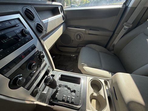 Used 2008 Jeep Commander Sport AWD/4WD image 15