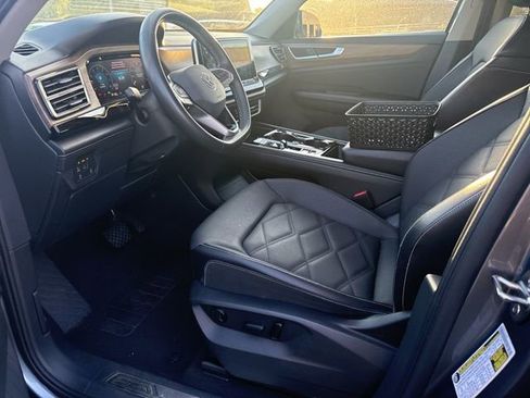 Used 2024 Volkswagen Atlas SE FWD image 6