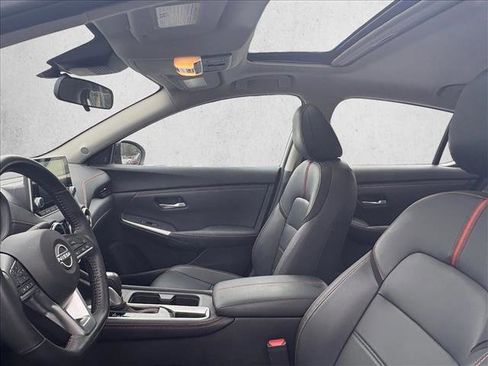 Used 2024 Nissan Sentra SR w/ SR Premium Package image 13