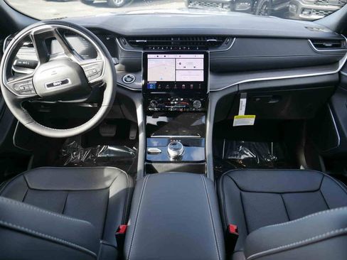 New 2025 Jeep Grand Cherokee Limited w/ Luxury Tech Group II image 4