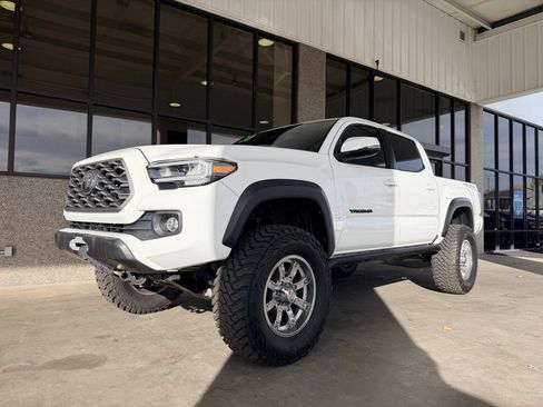 Used 2020 Toyota Tacoma TRD Off-Road image 30