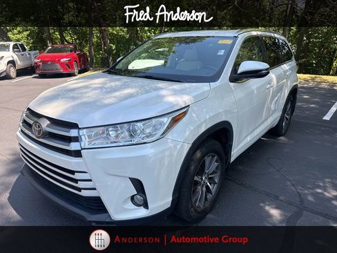 Used 2018 Toyota Highlander XLE AWD/4WD image 15
