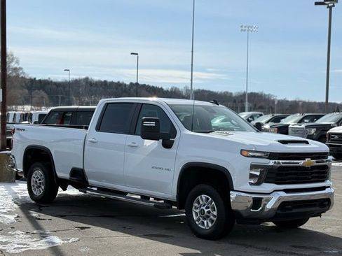 Used 2024 Chevrolet Silverado 2500 LT image 32