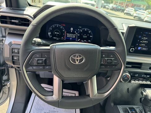Used 2025 Toyota Tacoma TRD Off-Road AWD/4WD image 14