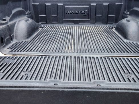 Used 2025 RAM 1500 Laramie AWD/4WD image 12