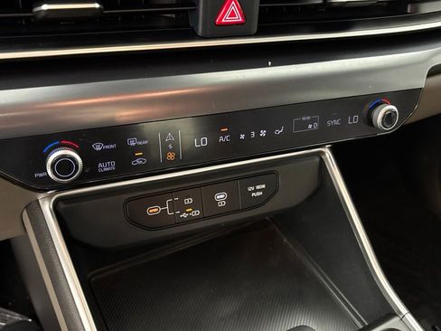 Used 2025 Kia Carnival FWD image 43