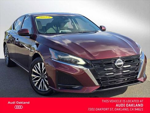 Used 2023 Nissan Altima 2.5 SV FWD image 1
