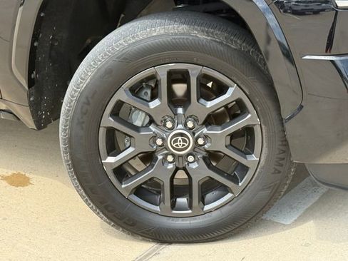 Used 2023 Toyota Tundra Platinum AWD/4WD image 2