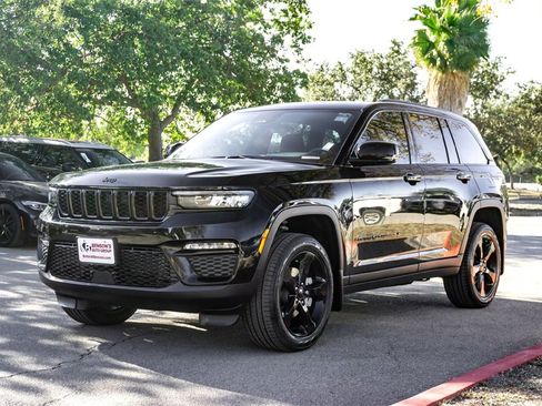 New 2025 Jeep Grand Cherokee Limited w/ Black Appearance Package image 6