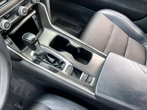 Used 2018 Honda Accord Sport image 17