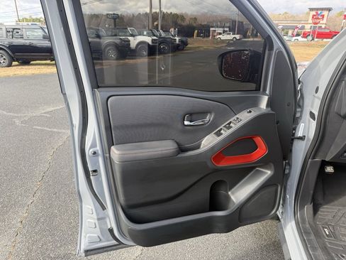 Used 2022 Nissan Frontier Pro-X w/ Technology Package image 13