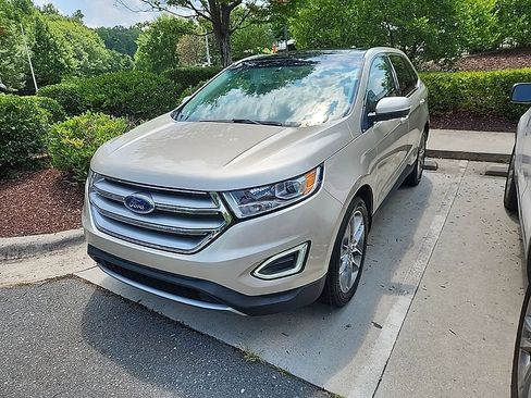 Used 2017 Ford Edge Titanium w/ Equipment Group 301A FWD image 4