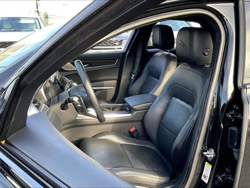 Used 2022 Jaguar XF SE image 27