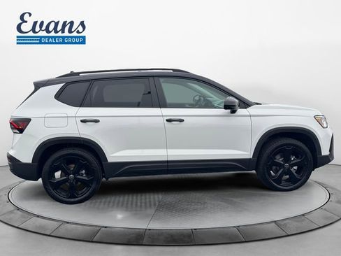 New 2026 Volkswagen Taos SE AWD/4WD image 8