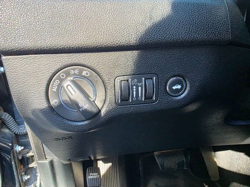 Used 2019 Chrysler 300 S image 16