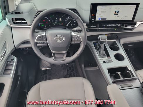 Used 2025 Toyota Sienna XLE w/ XLE Plus Package AWD/4WD image 13