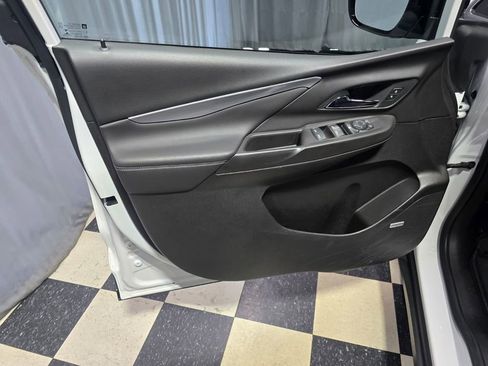 Used 2023 Chevrolet Bolt LT w/ Infotainment Package FWD image 17