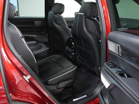 Used 2026 Cadillac Vistiq Platinum w/ LPO, Floor Liner Package AWD/4WD image 21