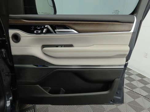 Used 2025 Jeep Grand Wagoneer 4WD w/ 8-Passenger Seating Package image 25