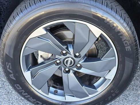 Used 2025 Nissan Rogue SV FWD image 10
