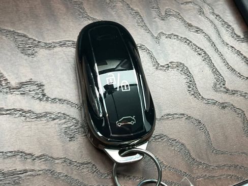 Used 2019 Tesla Model X Long Range image 28