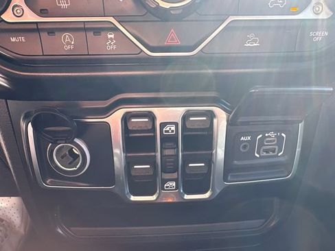 Used 2022 Jeep Gladiator Overland AWD/4WD image 32