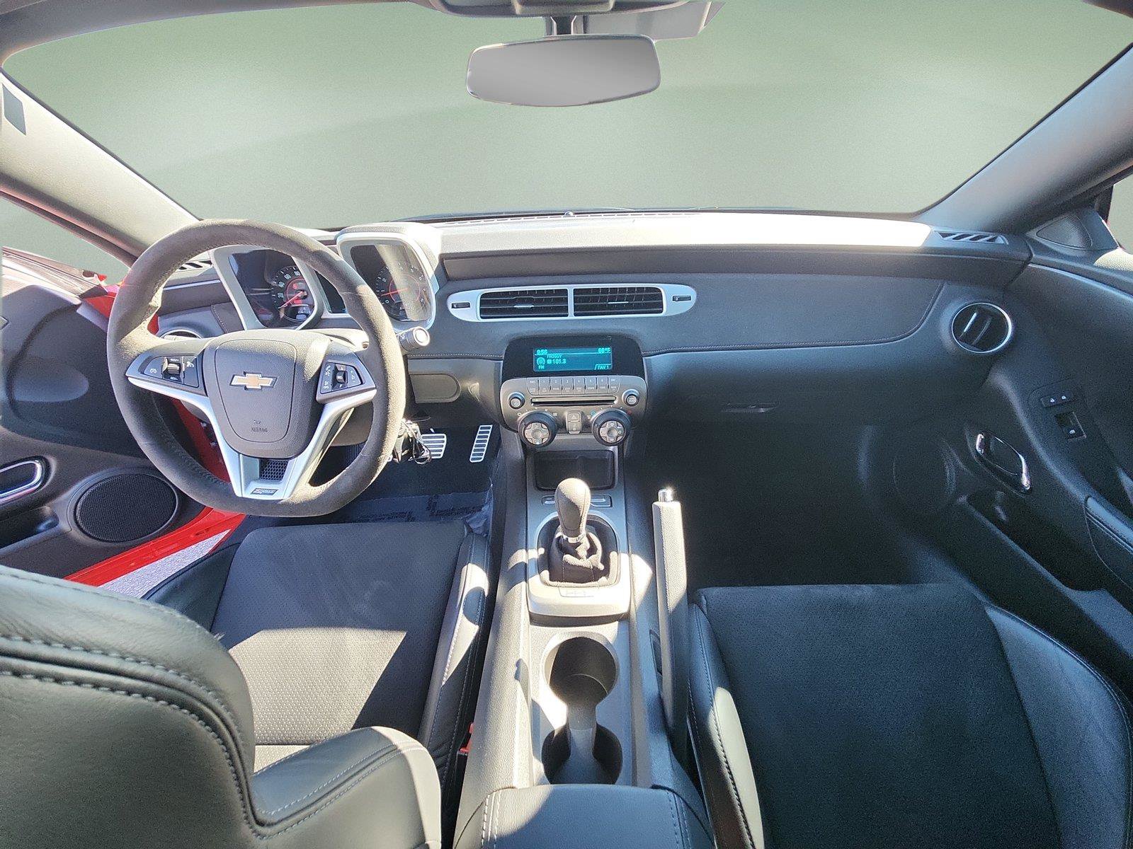 Used 2015 Chevrolet Camaro Z/28 RWD image 21