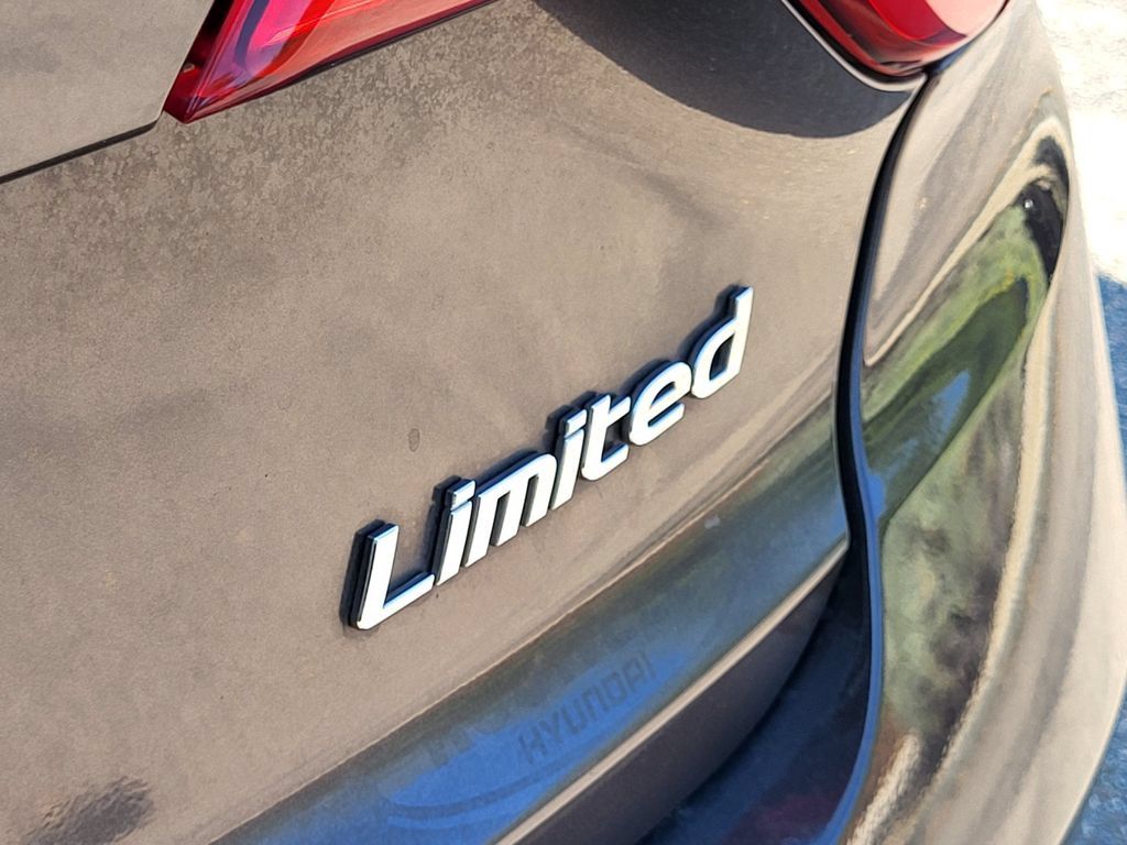Used 2017 Hyundai Sonata Limited w/ Tech Package 03 FWD image 11