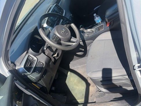 Used 2016 Kia Sorento FWD image 3