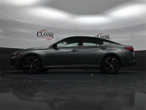 Used 2025 Nissan Altima 2.5 SR image 25