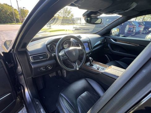 Used 2017 Maserati Levante w/ Luxury Package image 11