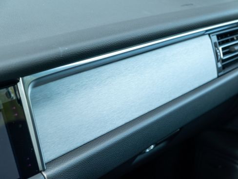 Certified 2026 Porsche Macan AWD/4WD image 23