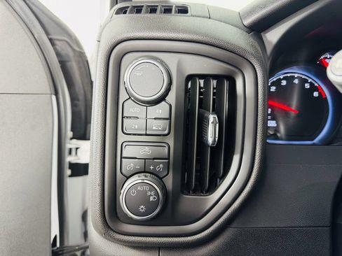 Used 2022 Chevrolet Silverado 1500 Custom AWD/4WD image 9
