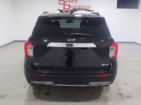 Used 2022 Ford Explorer XLT w/ Equipment Group 202A image 3