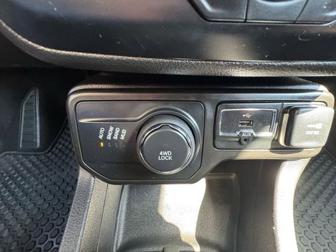 Used 2021 Jeep Renegade Sport image 23