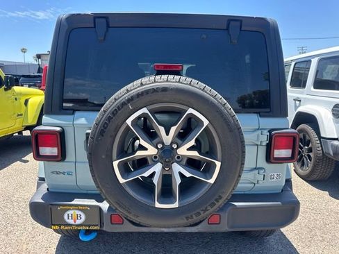 Used 2024 Jeep Wrangler Unlimited AWD/4WD image 6