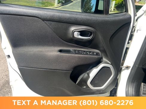 Used 2019 Jeep Renegade Latitude w/ Cold Weather Group AWD/4WD image 10