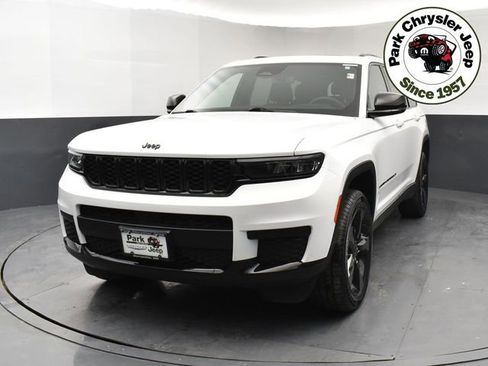 Used 2023 Jeep Grand Cherokee L Laredo AWD/4WD image 2