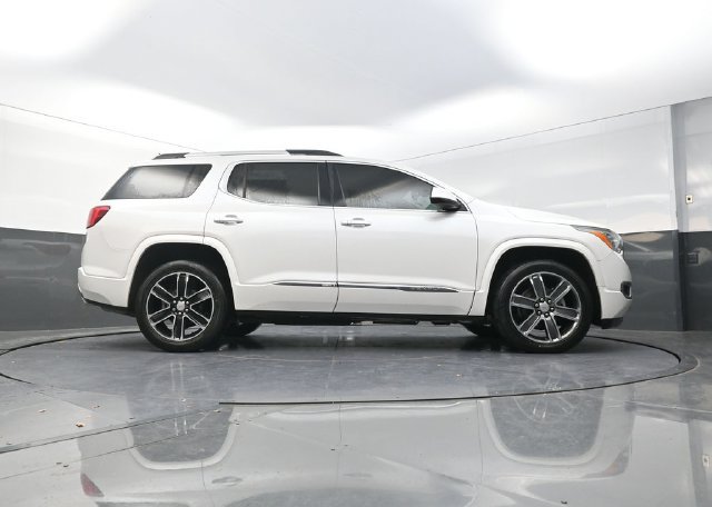 Used 2018 GMC Acadia Denali w/ Technology Package AWD/4WD image 37