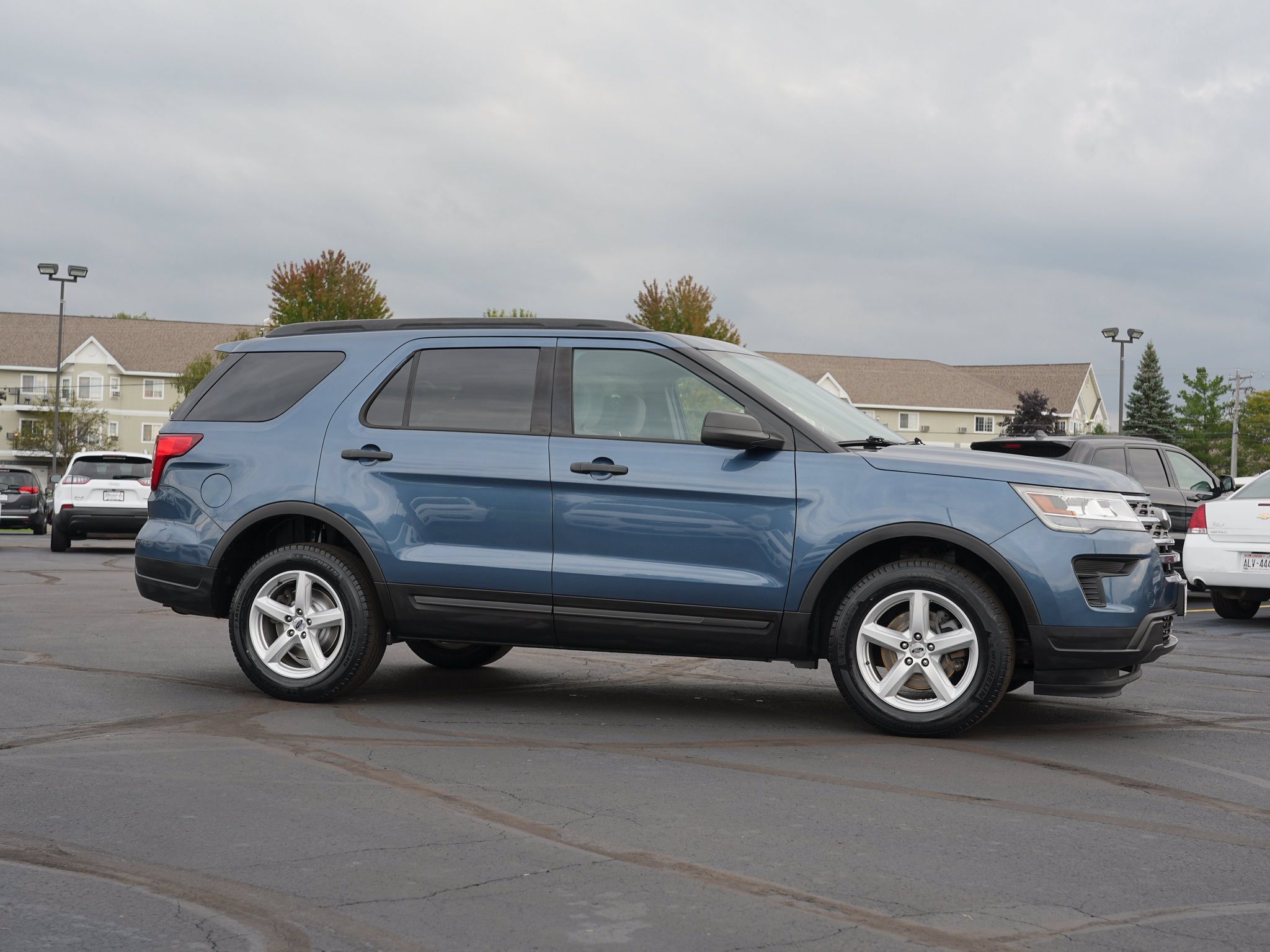 Used 2018 Ford Explorer 4WD image 2