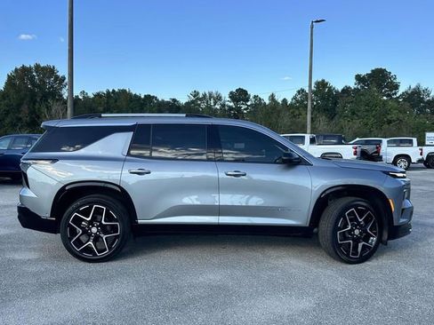 Used 2025 Chevrolet Traverse High Country w/ LPO, Floor Liner Package image 7