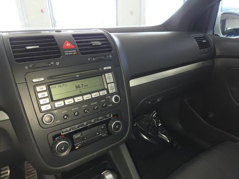 Used 2007 Volkswagen Golf 2-Door FWD image 30