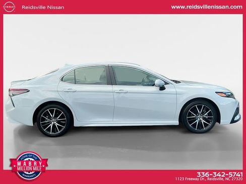 Used 2023 Toyota Camry SE image 7