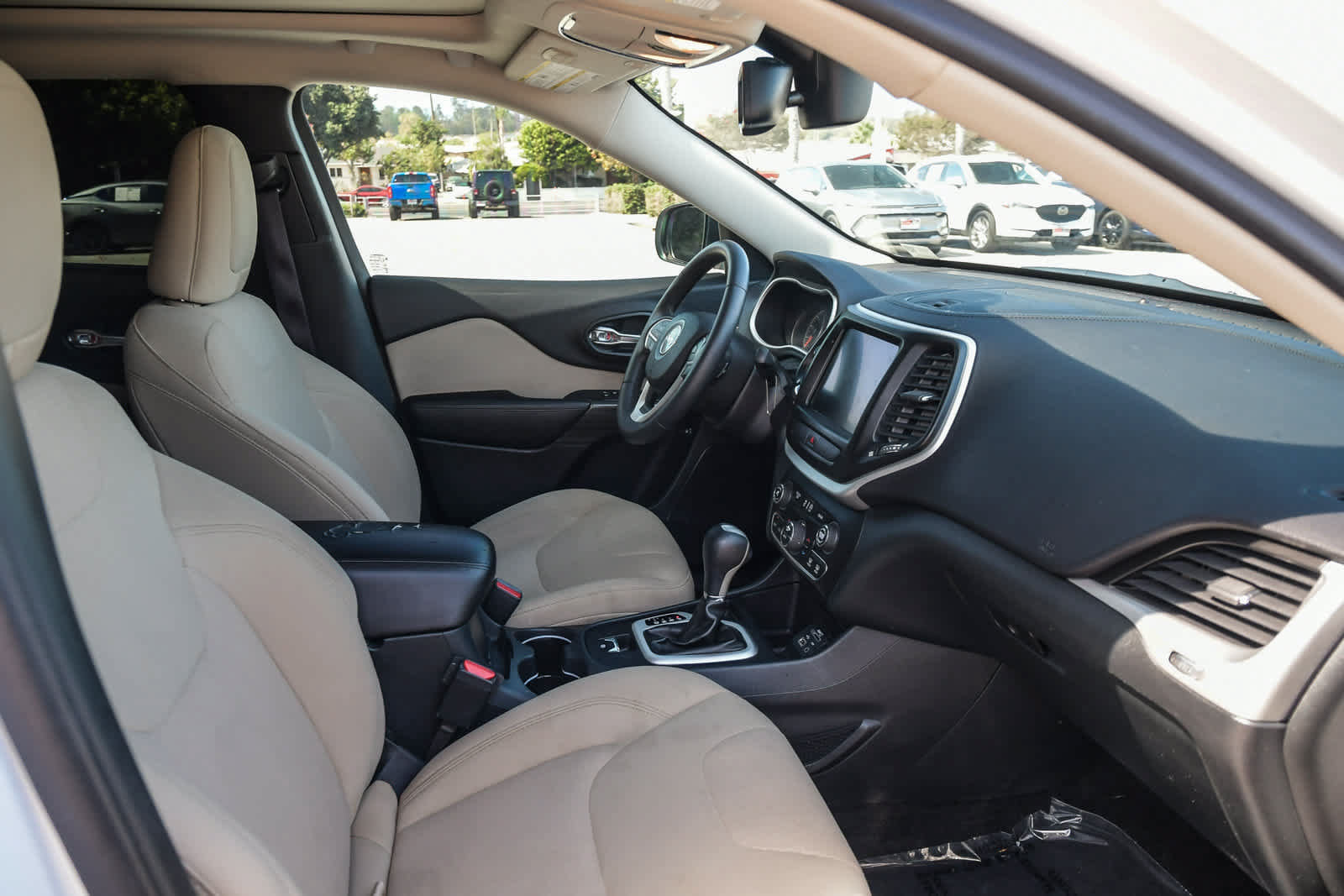 Used 2016 Jeep Cherokee Latitude w/ Comfort/Convenience Group FWD image 15