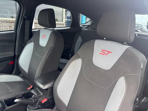 Used 2018 Ford Focus ST FWD image 11