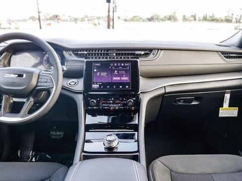 New 2025 Jeep Grand Cherokee Laredo w/ Luxury Tech Group I image 13