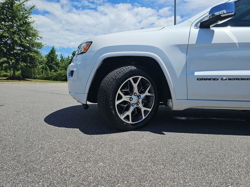 Used 2020 Jeep Grand Cherokee Overland AWD/4WD image 30
